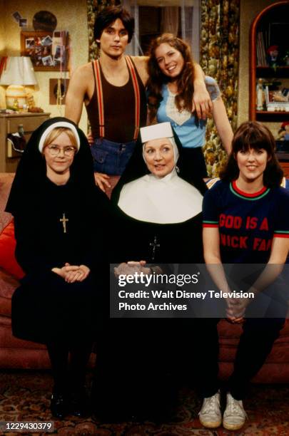 Scott Colomby, Robbie Lee, Amy Johnston, Allyn Ann McLerie, Pam Dawber promotional photo for the ABC tv series pilot for 'Sister Terri'.