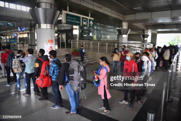 Delhi Queue Sarai Gate Photos and Premium High Res Pictures - Getty Images