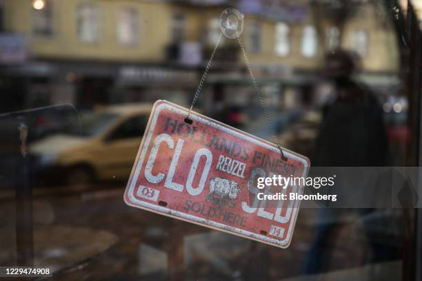 Closed' sign in the window of a restaurant, shut due to lockdown measures, in Berlin, Germany, on Thursday, Nov. 5, 2020. German baking-mix maker Dr....