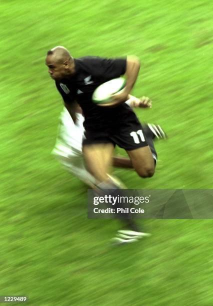 Jonah Lomu of New Zealand on his way to the tryline during the England v New Zealand pool B match in the 1999 Rugby World Cup at Twickenham, London....