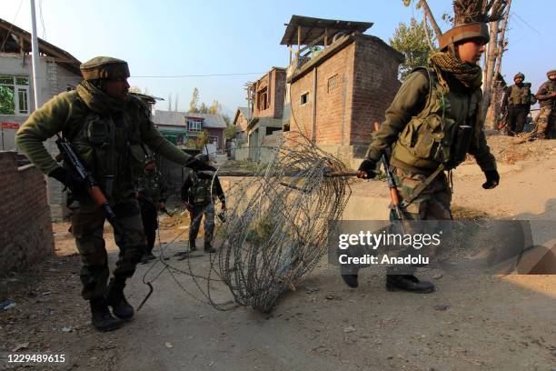 India. Ramesh Razor Razor Gun Photos and Premium High Res Pictures - Getty Images