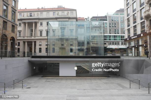 Apple store closed during the first day of the new lockdown in Milan after the Italian Government decreed Lombardy a red zone for the coronavirus...