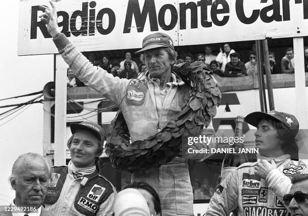 Le coureur automobile français Jean-Pierre Jabouille célèbre sa victoire à l'issue du Grand Prix de France de Formule 1, le 01 juillet 1979 à Dijon....