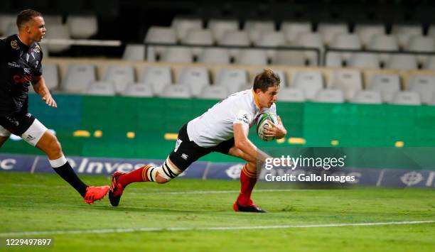 William Small-Smith of the Toyota Cheetahs scores a try during the Super Rugby Unlocked match between Cell C Sharks and Toyota Cheetahs at Jonsson...