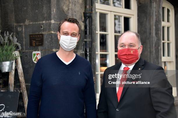 October 2020, North Rhine-Westphalia, Cologne: Moderator Lukas Wachten and Ralf Schlegelmilch, President of the Willi Ostermann Society, l-r, pose...