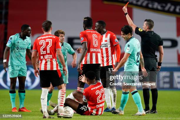 Derrick Kohn of Willem II receives a red card from referee Allard Lindhout during the Dutch Eredivisie match between PSV v Willem II at the Philips...