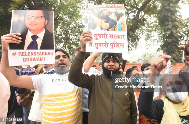 Supporters of Journalist Arnab Goswami stage a protest against the Maharashtra Government following his arrest at Jantar Mantar on November 9, 2020...