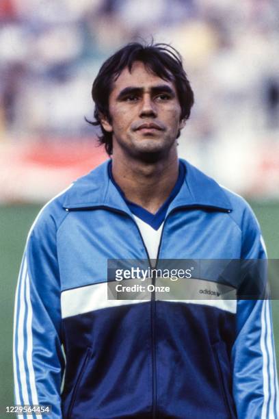 https://media.gettyimages.com/id/1229564454/photo/jose-luis-rugamas-of-el-savador-during-the-first-group-stage-at-the-1982-fifa-world-cup-match.jpg?s=612x612&w=gi&k=20&c=6ahQoQN0rhEJxSfRAJ2hb7PNb6aMEag-KKFXew2SovQ=