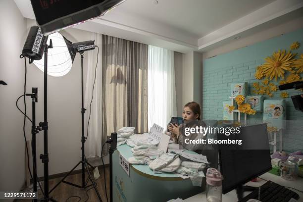 Diaper Streaming Binge Streaming Photos and Premium High Res Pictures - Getty Images