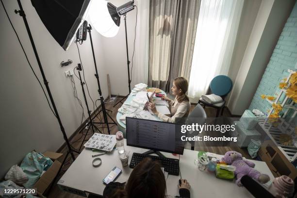 Diaper Streaming 163 Binge Streaming Stock Photos, High-Res Pictures, and Images - Getty ...