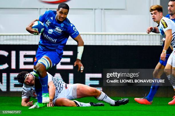 Castres French flanker and captain Mathieu Babillot runs with the ball to score a try during the French Top 14 rugby union match between Castres...