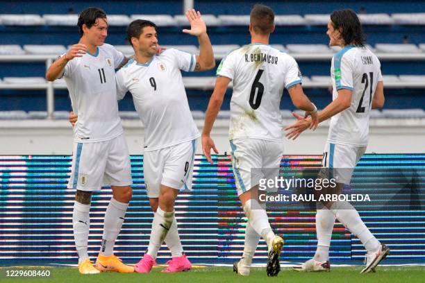 Uruguay's Luis Suarez celebrates with teammates Darwin Nunez , Rodrigo Bentancur and Edinson Cavani after scoring a penalty against Colombia during...