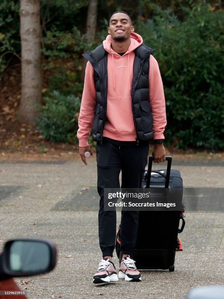 Arrival Holland U21 at Hotel Oud London