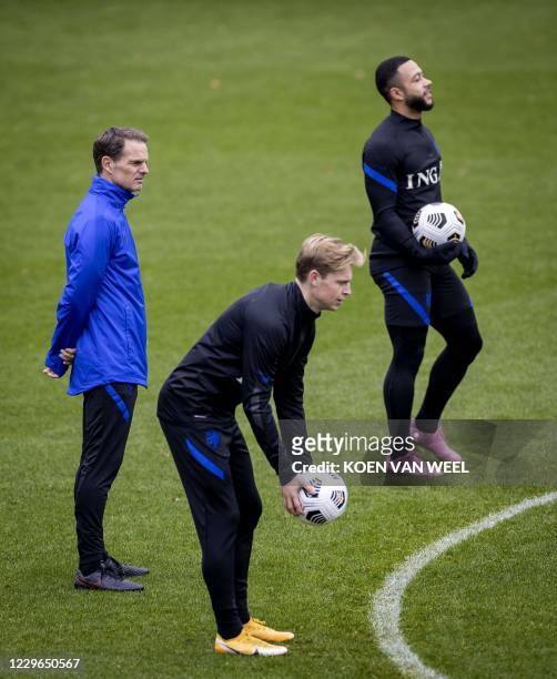 National coach Frank de Boer, Frenkie de Jong and Memphis Depay of the Dutch national teamtake part in a training in preparation for the Nations...