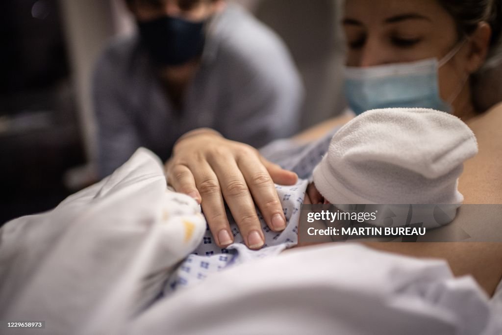 FRANCE-HEALTH-VIRUS-MATERNITY