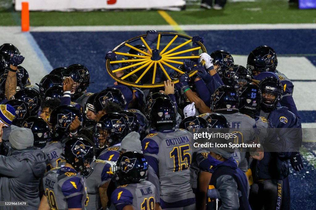 COLLEGE FOOTBALL: NOV 17 Akron at Kent State