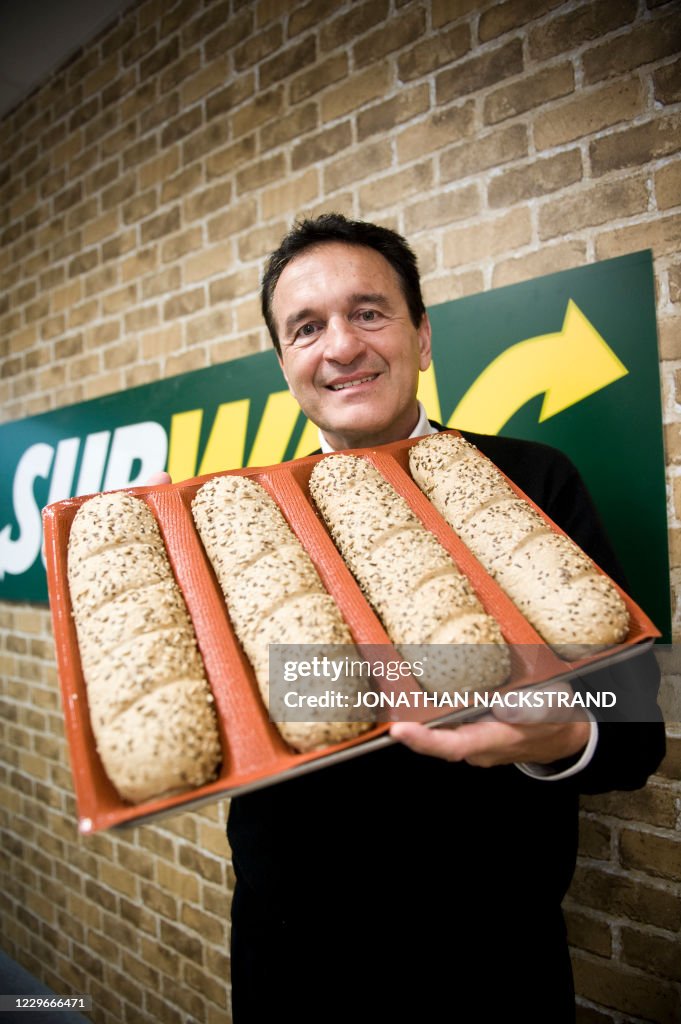 US-BUSINESS-CONSUMER-FOOD-COMPANY-MCDONALDS-SUBWAY,