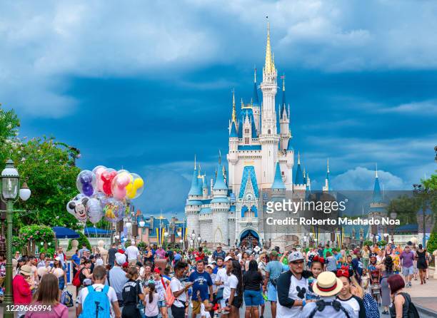 Crowd of people at the Cinderella Castle in Walt Disney World.