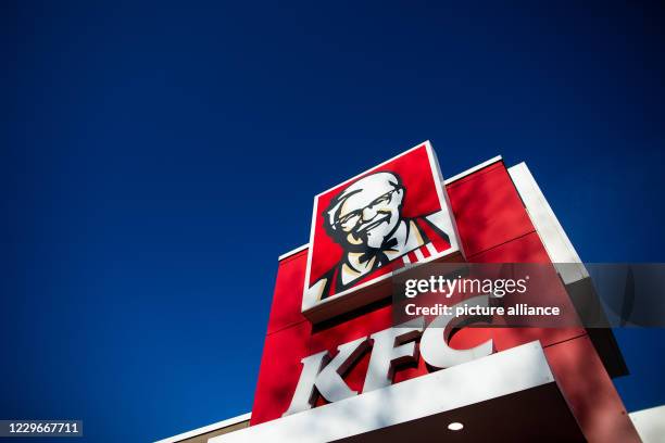 November 2020, North Rhine-Westphalia, Duesseldorf: View of a branch of the fast food chain Kentucky Fried Chicken . After bitter setbacks in the...