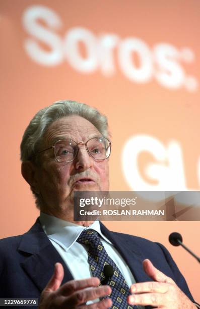 Photo datée du 11 janvier 2006 de George Soros, parlant à l'Institut des Etudes de l'Asie du Sud Est à Singapour. La Cour de cassation a confirmé le...