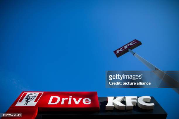 November 2020, North Rhine-Westphalia, Duesseldorf: View of the drive-in counter of a branch of the fast food chain Kentucky Fried Chicken . After...