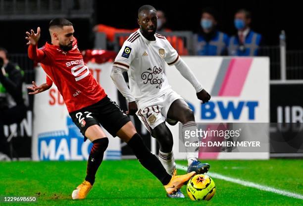 Rennes' French forward Romain Del Castillo fights for the ball with Bordeaux's French-Senegalese defender Youssouf Sabaly during the French L1...