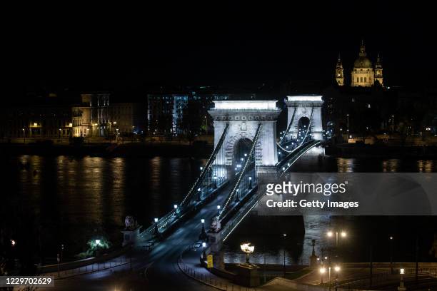 General view of the Széchenyi Chain Bridge during the night curfew on November 20, 2020 in Budapest, Hungary. This weekend Hungary will receive the...