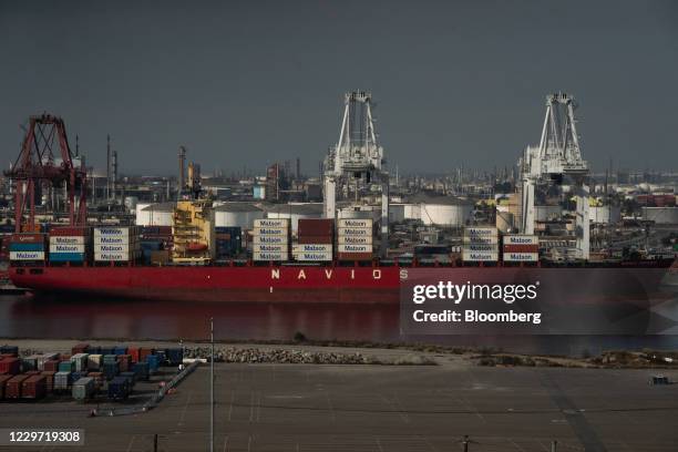 Navios Spring Container Ship 36 Navios Stock Photos, High-Res Pictures, and Images - Getty Images