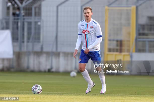 Jan Kirchhoff of KFC Uerdingen controls the Ball during the 3. Liga match between TSV 1860 Muenchen and KFC Uerdingen at Stadion an der Gruenwalder...