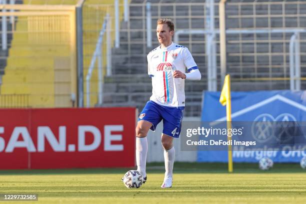 Jan Kirchhoff of KFC Uerdingen controls the Ball during the 3. Liga match between TSV 1860 Muenchen and KFC Uerdingen at Stadion an der Gruenwalder...