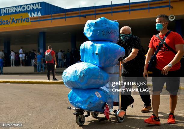 Cuban-Americans carry luggage as they leave Havana's Jose Marti International Airport on November 20, 2020. - Used to avoiding difficulties and now...
