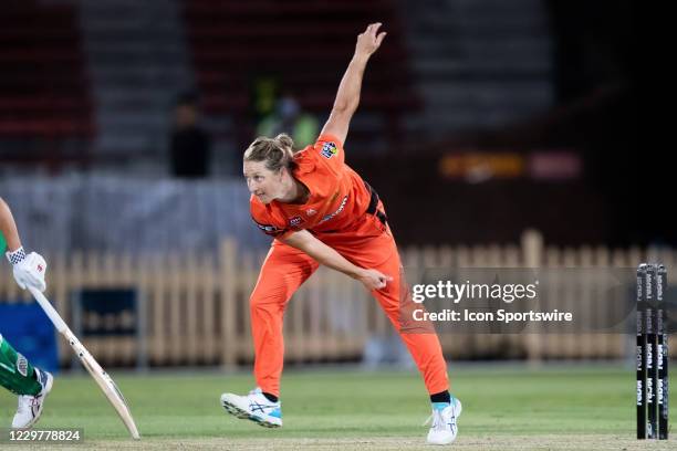 Sophie Devine of the Perth Scorchers bowls during the Women's Big Bash League semi final cricket match between Melbourne Stars and Perth Scorchers on...