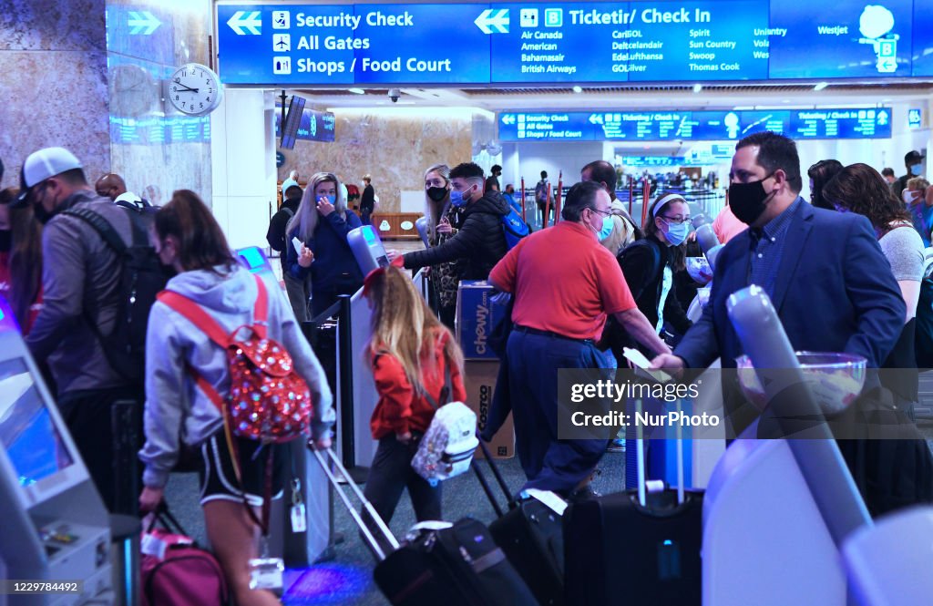 People Travel For Thanksgiving Despite CDC Warnings