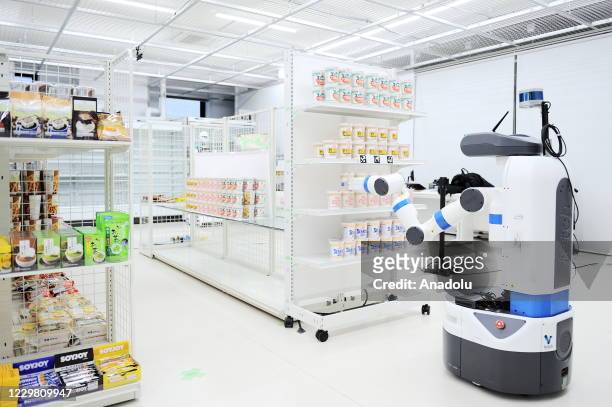 The robot Fetch of Fetch Robotics devise designed to work in warehouses autonomously works in an experimental convenience store at the Cyber Physical...