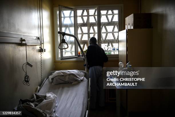 Detained Patient Prison Patient Photos and Premium High Res Pictures - Getty Images