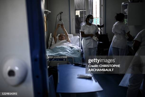 Detained Patient Inmate Lying On Bed In Prison Fotografías e imágenes de stock - Getty ...