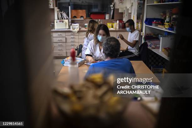 Detained Patient Talking Therapy Prison Photos and Premium High Res Pictures - Getty Images