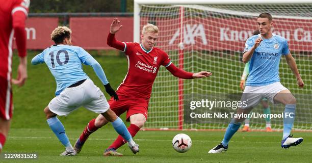 Luis Longstaff of Liverpool and Felix Nmecha of Manchester City in action during the PL2 game at AXA Training Centre on November 28, 2020 in Kirkby,...