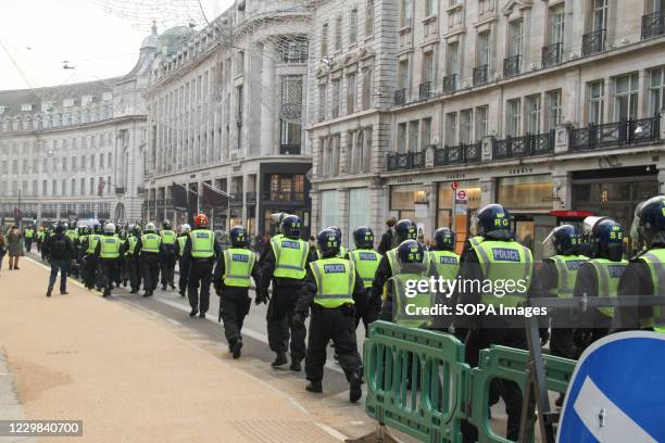 Mancatcher Riot Police Anti Riot Police Officer Photos and Premium High Res Pictures - Getty ...