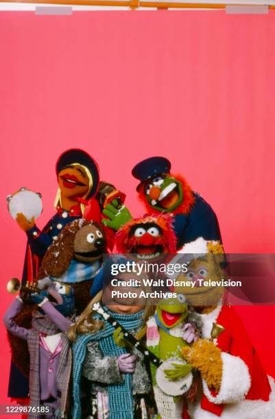 Janice, Dr Teeth, Rowlf the Dog, Animal, Gonzo, Miss Piggy, Kermit the Frog, Fozzie Bear promotional photo for the ABC News tv special 'John Denver &...