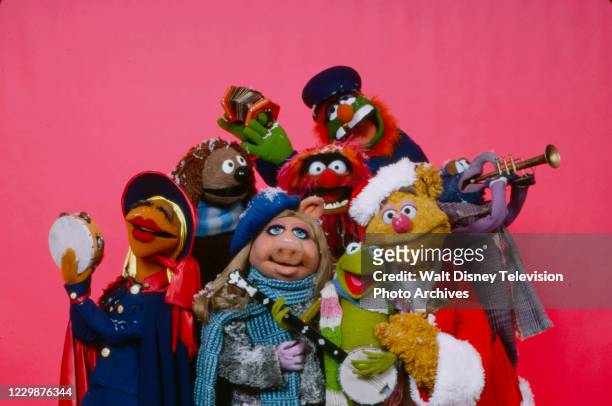 Dr Teeth, Rowlf the Dog, Animal, Gonzo, Janice, Miss Piggy, Kermit the Frog, Fozzie Bear promotional photo for the ABC News tv special 'John Denver &...