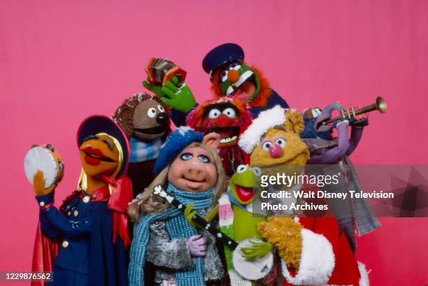 Dr Teeth, Rowlf the Dog, Animal, Gonzo, Janice, Miss Piggy, Kermit the Frog, Fozzie Bear promotional photo for the ABC News tv special 'John Denver &...