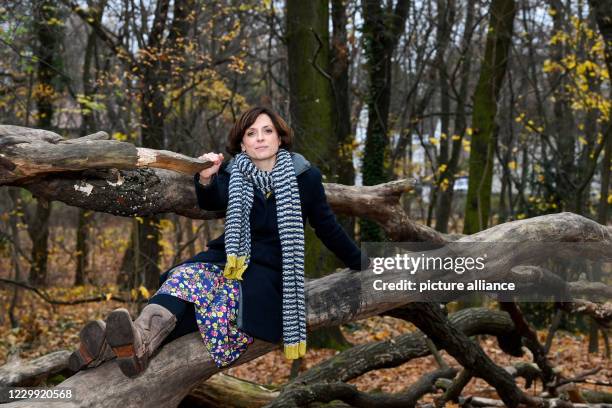 November 2020, Berlin: The actress Julia Brendler during a walk in the park Schönholzer Heide in Niederschönhausen She plays the leading role in the...