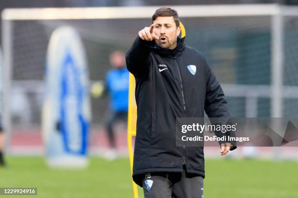 Assistant coach Heiko Butscher of VfL Bochum gestures during the Training Session of VfL Bochum 1848 on December 2, 2020 in Bochum, Germany.