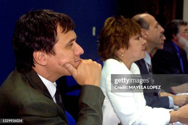 El astronauta Franklin Chang Diaz , la directora del laboratorio de nanotecnologia de la NASA, Jeannette Benavides y el funcionario del Banco...