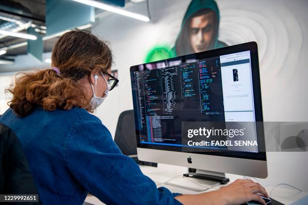 School Lab Mask 155 School Computer Lab Mask Stock Photos, High-Res Pictures, and ...