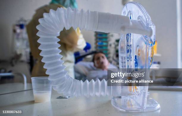 November 2020, Mecklenburg-Western Pomerania, Greifswald: Nurses and nursing staff work in the specially protected part of the intensive care unit of...