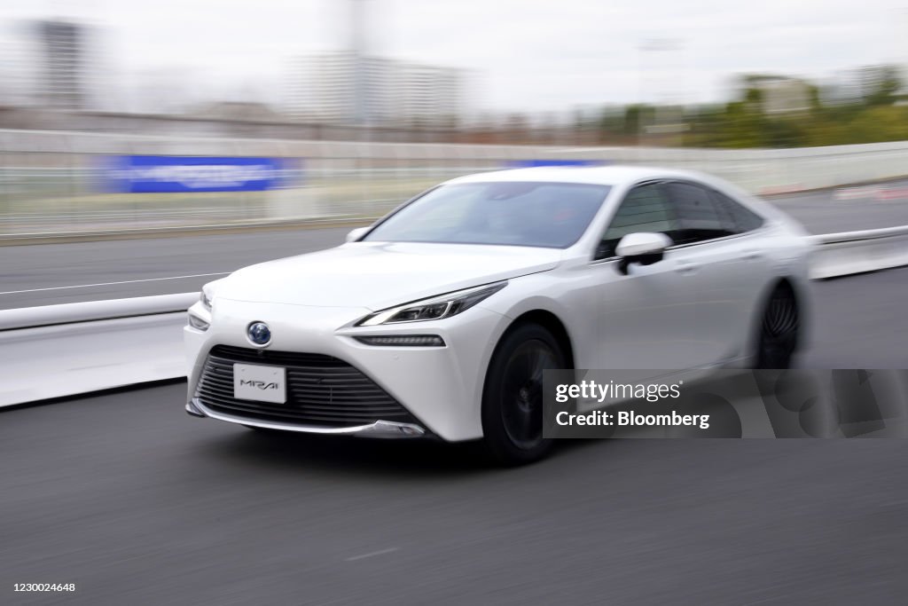 Toyota's Fuel Cell Electric Vehicle Mirai Test Drive