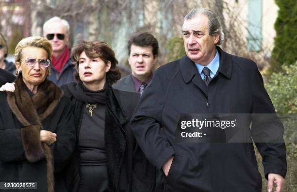 Marc Meneau, le chef étoilé du restaurant "L'Espérance" à Saint-Père-en Vézelay , accompagné de sa femme arrive le 28 février 2003 à la basilique...