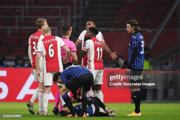 Ryan Gravenberch of Ajax receives red card, Perr Schuurs of Ajax, Davy Klaassen of Ajax, Marten de Roon of Atalanta Bergamo, Alejandro Gomez of...